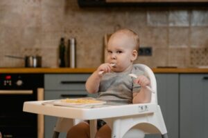 למה חשוב לשים לב במזון שהבייבי אוכל עד גיל שנה?
