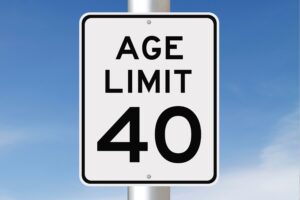 תמרור המורה על הגבלת גיל 40.